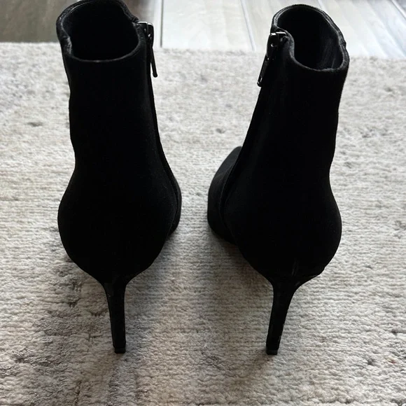 Saint Laurent Sleek Black Booties - Picture 4 of 7